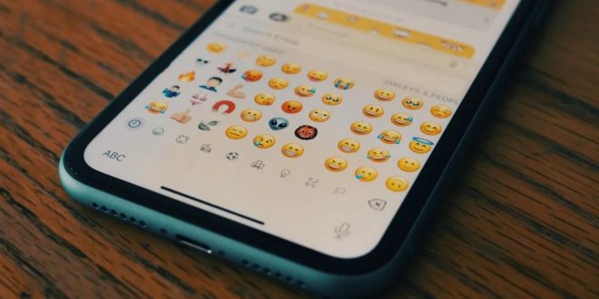 Cara Mengubah Emoji Android Menjadi iPhone Tanpa Aplikasi